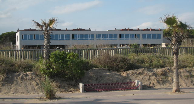 Escuela Gavà Mar en construcción vista desde el paseo marítimo (14 de Junio de 2008)